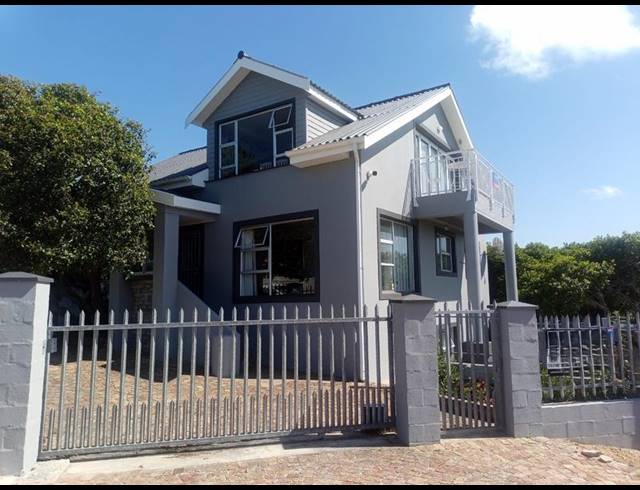 5 BEDROOM HOUSE FOR SALE IN KLEINBAAI